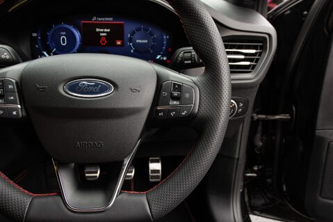 Ford Focus ST-LINE X 19