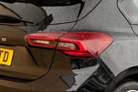 Ford Focus ST-LINE X 8