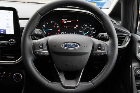 Ford Fiesta TITANIUM 21