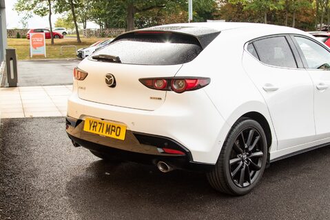 Mazda 3 GT SPORT TECH MHEV 8