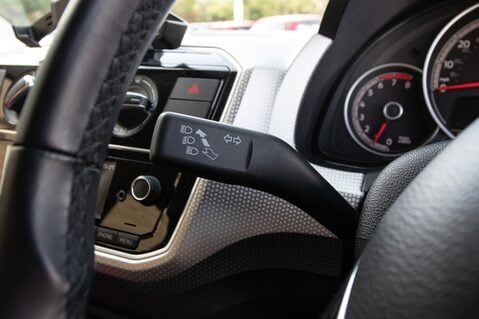 Volkswagen Up HIGH UP TSI BLUEMOTION TECHNOLOGY 17
