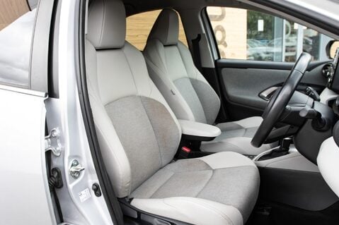 Toyota Yaris EXCEL FHEV 28