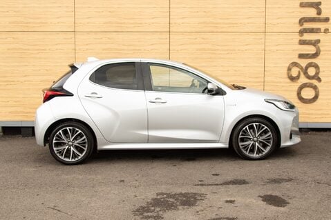Toyota Yaris EXCEL FHEV 12