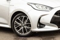 Toyota Yaris EXCEL FHEV 11