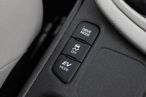 Toyota Yaris EXCEL FHEV 31