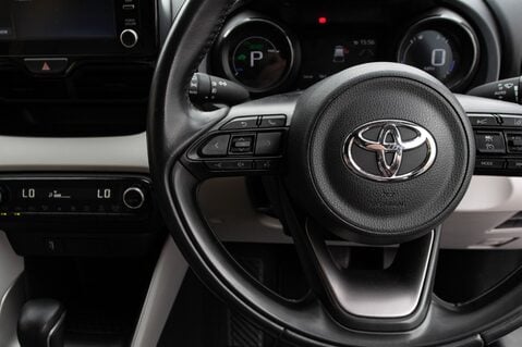 Toyota Yaris EXCEL FHEV 19