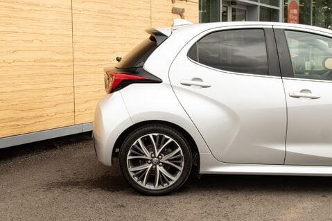 Toyota Yaris EXCEL FHEV 7