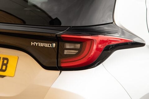 Toyota Yaris EXCEL FHEV 9
