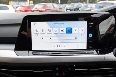 Volkswagen Golf LIFE TSI 33