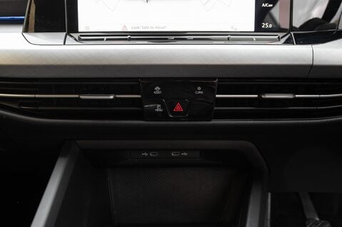 Volkswagen Golf LIFE TSI 37