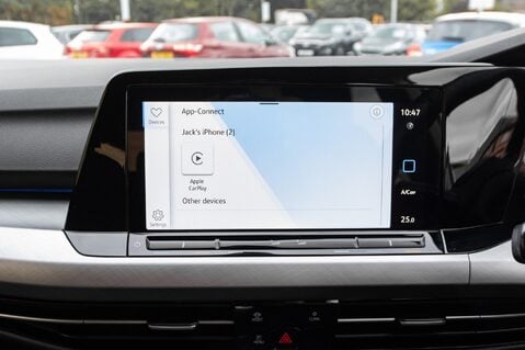 Volkswagen Golf LIFE TSI 30