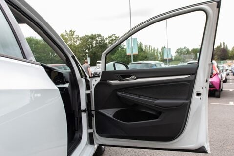 Volkswagen Golf LIFE TSI 14