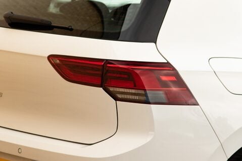Volkswagen Golf LIFE TSI 9