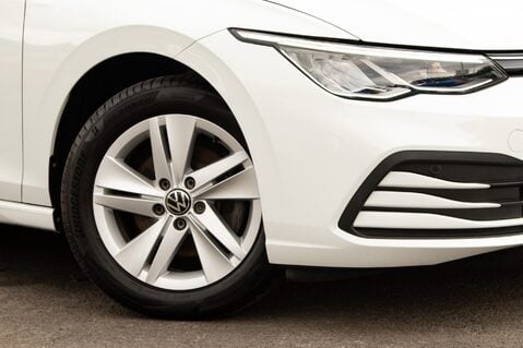 Volkswagen Golf LIFE TSI 11
