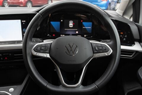 Volkswagen Golf LIFE TSI 21