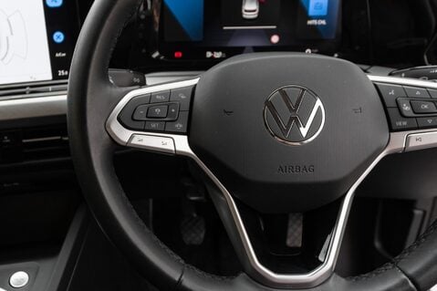 Volkswagen Golf LIFE TSI 19