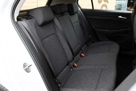 Volkswagen Golf LIFE TSI 38
