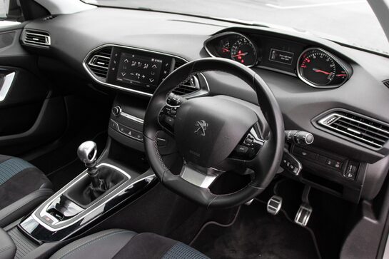 Peugeot 308 PURETECH S/S TECH EDITION