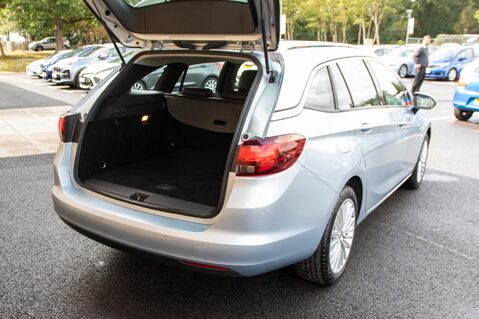 Vauxhall Astra ELITE NAV 34
