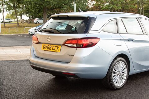Vauxhall Astra ELITE NAV 8
