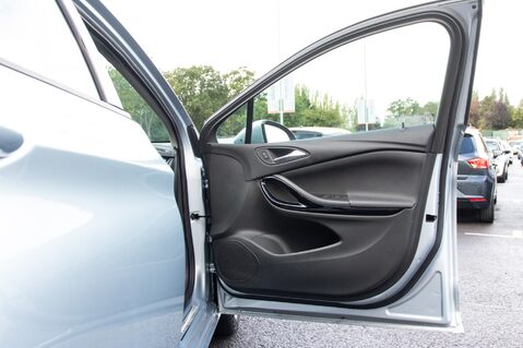 Vauxhall Astra ELITE NAV 14