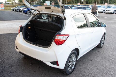 Toyota Yaris VVT-I ICON TECH 32