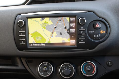 Toyota Yaris VVT-I ICON TECH 26