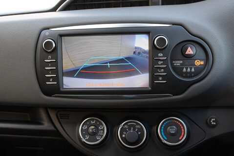 Toyota Yaris VVT-I ICON TECH 27