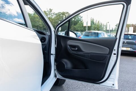 Toyota Yaris VVT-I ICON TECH 14
