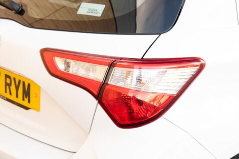 Toyota Yaris VVT-I ICON TECH 9