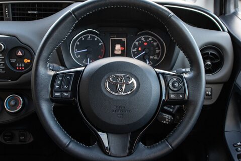 Toyota Yaris VVT-I ICON TECH 21