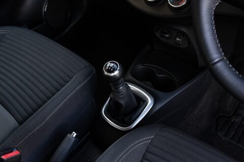 Toyota Yaris VVT-I ICON TECH 29