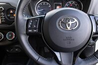 Toyota Yaris VVT-I ICON TECH 19