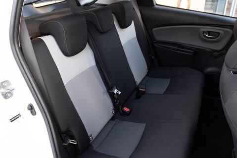 Toyota Yaris VVT-I ICON TECH 31