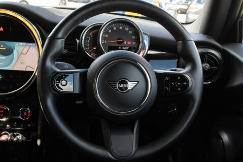 Mini Convertible COOPER CLASSIC 21