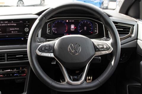 Volkswagen Polo R-LINE TSI 21