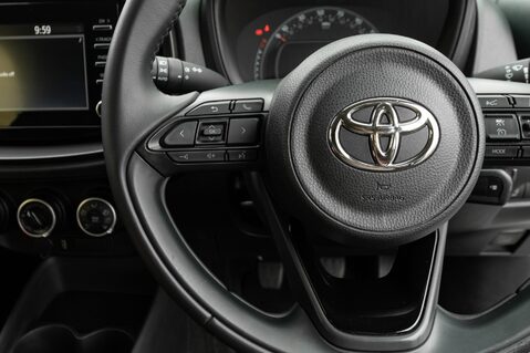 Toyota Aygo X VVT-I PURE 19