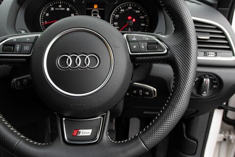 Audi Q3 TFSI S LINE EDITION 20