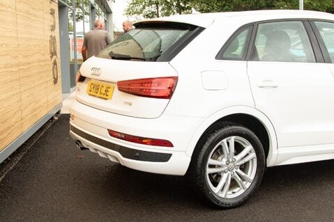 Audi Q3 TFSI S LINE EDITION 8