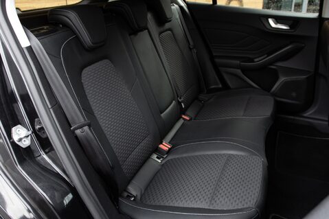 Ford Focus TITANIUM X 36