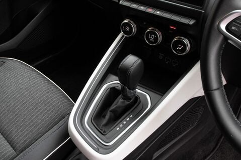 Renault Clio TECHNO E-TECH 32