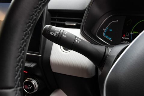 Renault Clio TECHNO E-TECH 17