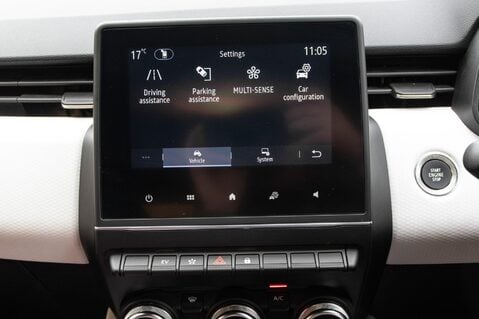 Renault Clio TECHNO E-TECH 28