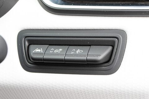 Renault Clio TECHNO E-TECH 16