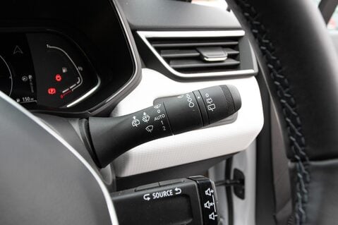 Renault Clio TECHNO E-TECH 18