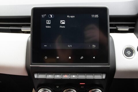 Renault Clio TECHNO E-TECH 26
