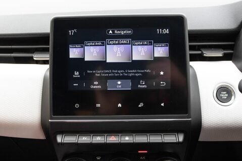 Renault Clio TECHNO E-TECH 24