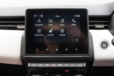 Renault Clio TECHNO E-TECH 22