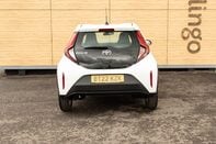 Toyota Aygo X VVT-I PURE 6