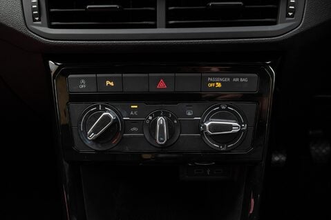 Volkswagen T-Cross BLACK EDITION TSI 32